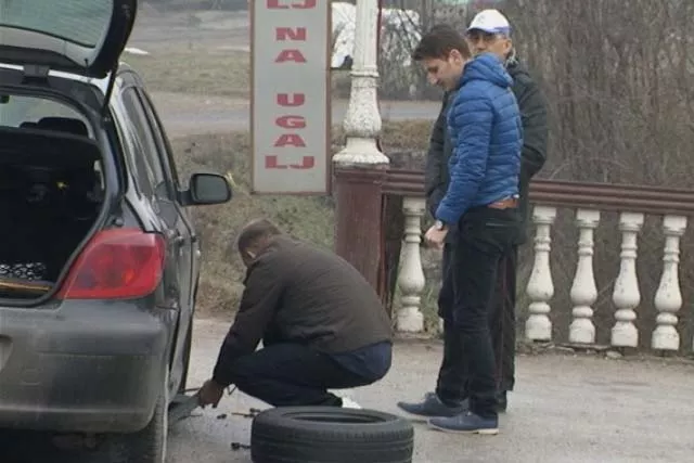 OTAC NE MOŽE GOVORITI NAKON ŠTO JE SINOĆ IZGUBIO SINA: A ocu povrijeđenih u nesreći danas pukla guma na istom mjestu…