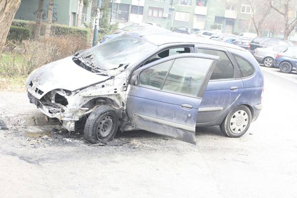 Sarajevo: Na automobilu namjerno podmetnut požar (FOTO)