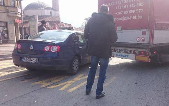 Kamiondžija izvazvao saobraćajni haos u samom centru Sarajeva