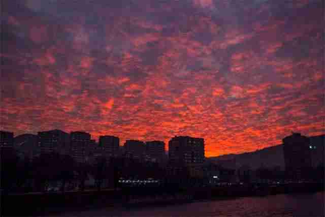 STANOVNICI ZENICE, ZAGREBA, SPLITA… OSTALI BEZ TEKSTA: Pogledajte šta se u utorak pojavilo na nebu! (FOTO)