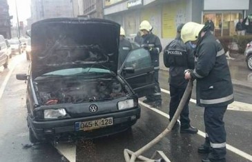 Sarajevo: Zapalio se automobil na raskrsnici na Skenderiji (FOTO+VIDEO)