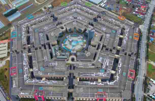 “Šangajski Pentagon” je najveća napuštena zgrada u Kini