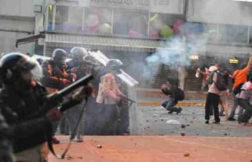 VIDEO KOJI JE POTRESAO BOSNU: Tek sad otkriven video sa istinom o protestima u februaru 2014…