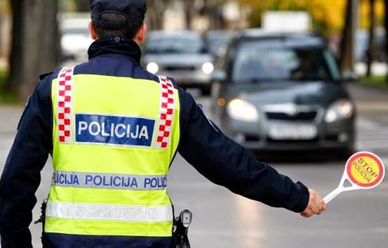 POLICAJAC ZAUSTAVIO ŽENU ZBOG BRZE VOŽNJE: A onda je uslijeila perverzija…