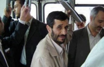 SKROMNOST JE VRLINA: Bivši iranski predsjednik, Mahmud Ahmadinedžad koristi javni prevoz