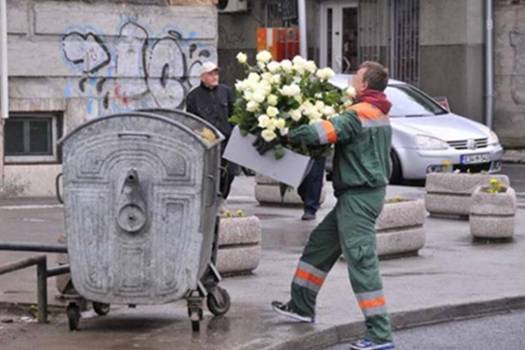 SARAJEVO SE OBRUKALO: Pogledajte gdje je završilo cvijeće za žrtve
