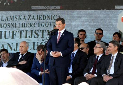 Pogledajte ko je Bošnjak, koji je danas osudio govor Davutogluao o Aliji Izetbegoviću…