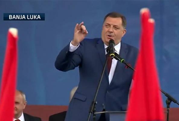 Dodik zapjevao na mitingu: Hajmo mi ”onu našu”…