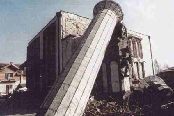 MNOGI ŽIVE U STRAHU: Pogledajte kakve su nesreće zadesile one koji su rušili i gledali rušenje džamija