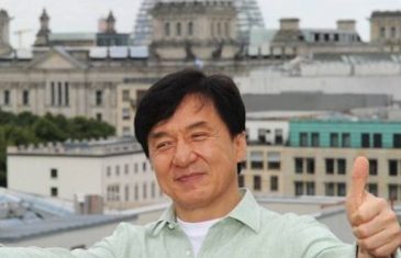 IZDAJE GA SNAGA: Pogledajte kako danas izgleda legendarni glumac Jackie Chan…
