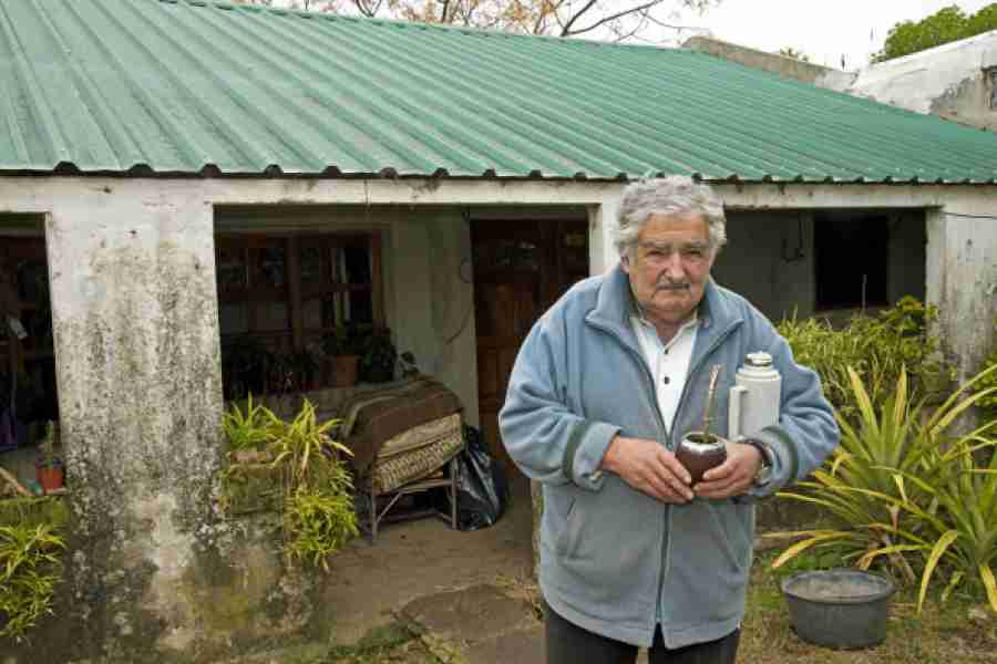 DODIK ODLIKOVAO MUJICU: Bogati predsjednik RS uručuje priznanje bivšem siromašnom predsjedniku Urugvaja
