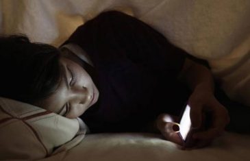 Gledanje u smartphone noću može izazvati kratkotrajno sljepilo