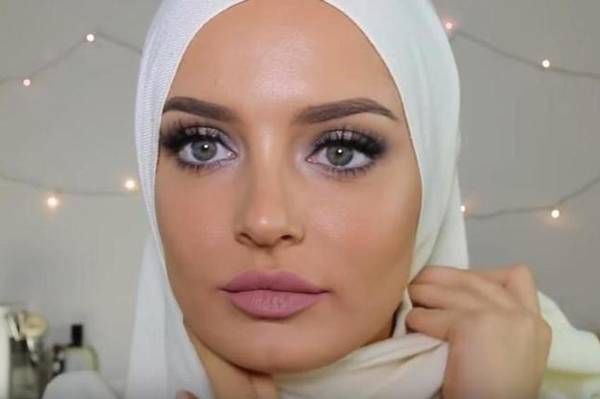 Australijska šminkerica naljutila pojedince “bajramskim“ tutorialom u kojem nosi hidžab!