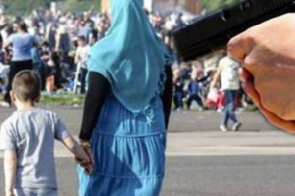 Njemačka: Dvojica mladića pucali na muslimanku sa hidžabom i njeno dijete