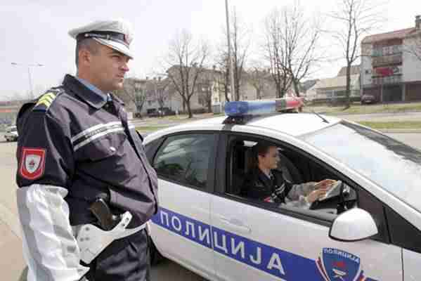 BANJA LUKA NA NOGAMA: Policija Republike Srpske blokirala ulice, zabranjeno točenje alkohola, nošenje torbi, upotreba dronova, sve zbog…