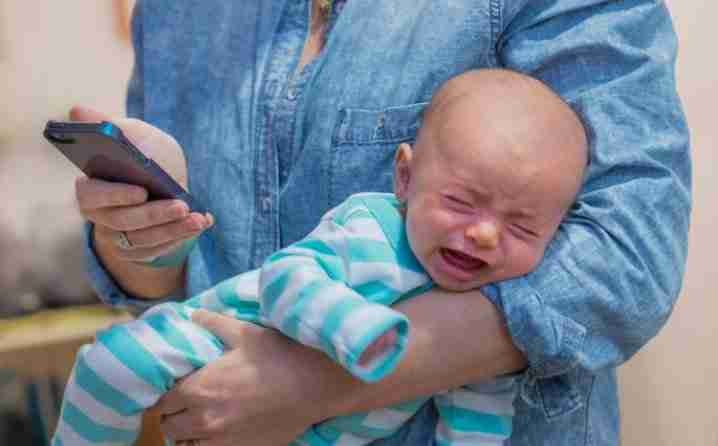 PORODILA SE MRTVA PIJANA: Doktori su zanijemili od šoka kada su pregledali bebu!