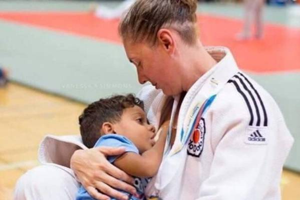 Prizor sa Olimpijade oduševio svijet: Sportistkinja dojila sina na borilištu u Riju