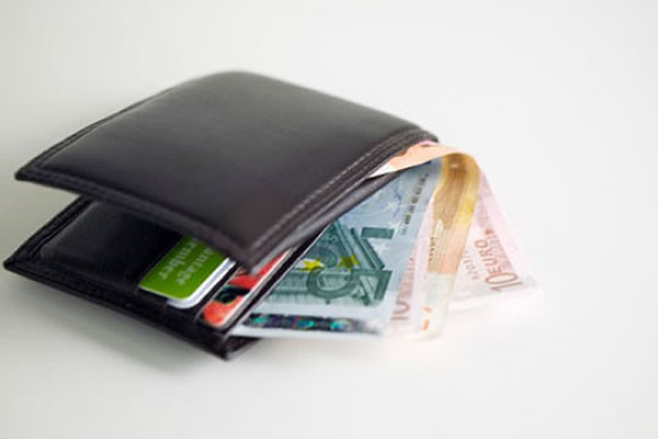 FORA KOJU NISTE ZNALI: Ako novac OVAKO držite u novčaniku, UVIJEK ĆETE IMATI PARA