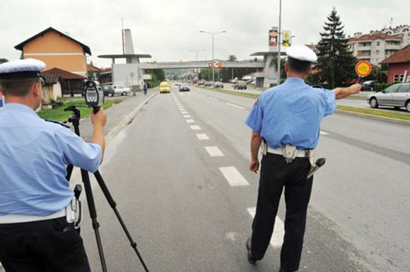 Drama u Hercegovini: ‘Passatom’ pokušao pregaziti policajca, drugi pucao da ga zaustavi