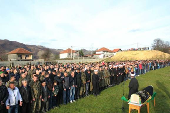 Sačekao da mu halale, pa izašao iz tabuta na dženazi u Visokom