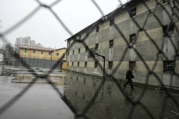 Kako zatvorenici u BiH koriste pogodnosti: Sa govornice nazovu “brata“, a ugovore posao sa drogom