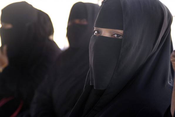 ISIS ženama zabranio nošenje burki