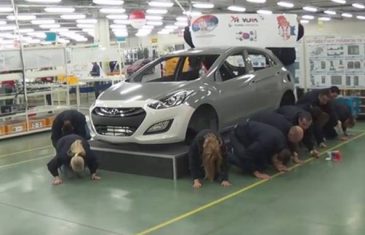 VIDEO KOJI JE ZGROZIO JAVNOST U KOMŠILUKU ! Pogledajte kako srpski radnici kleče pred korejskim gazdama