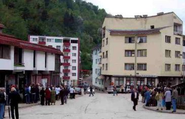 Nakon pobjede Mladena Grujičića Senahid Ahmetović s porodicom napustio Srebrenicu