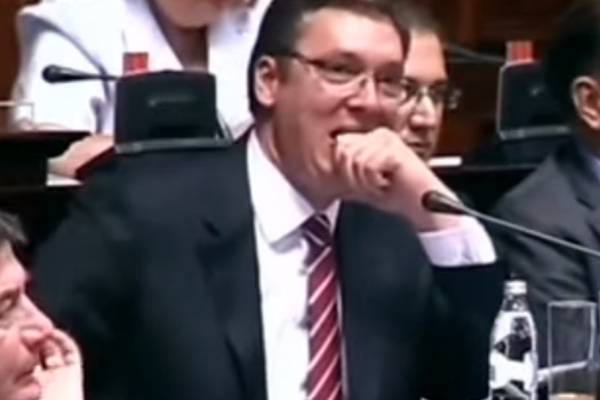 Snimak histeričnog premijera Vučića šokirao Srbiju (VIDEO)