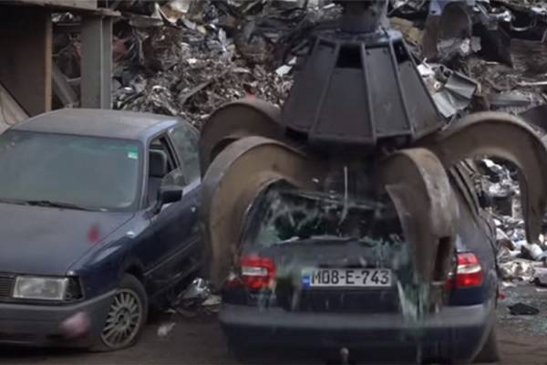 KAZNA DROBILICOM: U Zenici uništavaju automobile nesavjesnih vozača