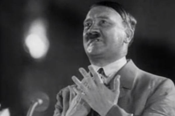 Slikali su Hitlera U OVOJ POZI! Nakon što je VIDIO FOTOGRAFIJU firer je svima ZABRANIO DA NOSE OVU ODJEĆU