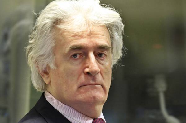 KARADŽIĆ JE DANAŠNJIM POTEZOM U HAGU ŠOKIRAO BOSNU: Pogledajte šta je pokvareni zločinac uradio…