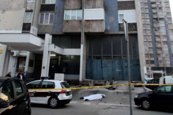 Muškarac skočio kroz prozor sa devetog sprata zgrade u Sarajevu (VIDEO)