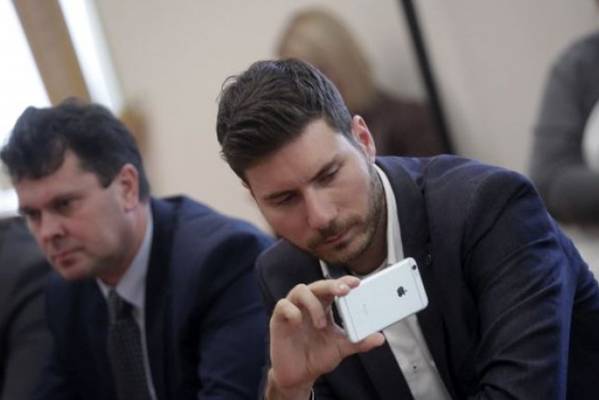 Pernar u Saboru pronašao djevojku? Saznajte o kojoj zastupnici se radi (FOTO)