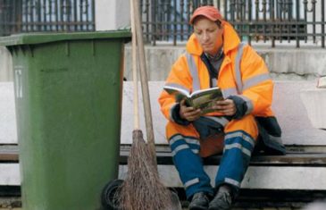 Upoznajte Acu Filozofa: Radi u “Gradskoj čistoći”, godišnje pročita preko 50 knjiga, a upisao je i fakultet