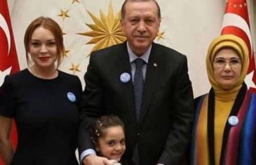 Lindsay Lohan se slikala sa Erdoganom pa poručila Trumpu: Mir počinje sada!
