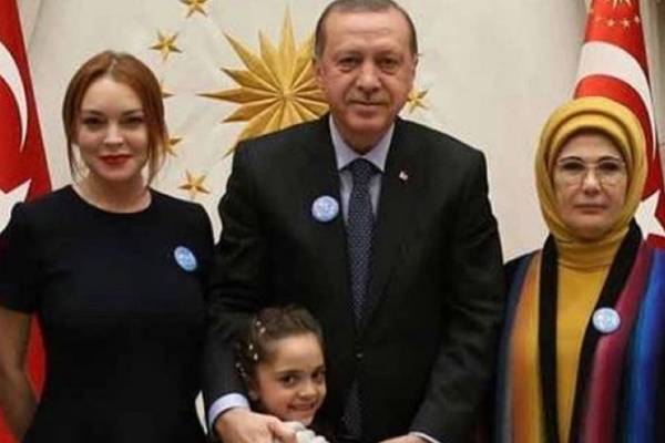 Lindsay Lohan se slikala sa Erdoganom pa poručila Trumpu: Mir počinje sada!