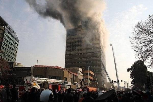 Srušio se neboder od 17 spratova, najmanje 38 osoba povrijeđeno