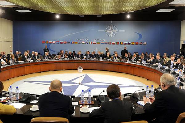 KOLUMNA Zašto Amerika “buši” NATO i minira Ujedinjene nacije?