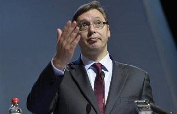 Figura Vučića u prirodnoj veličini osvanula u beogradskom restoranu, a reakcije gostiju su urnebesne