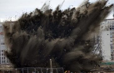 (VIDEO) POGLEDAJTE TRENUTAK EKSPLOZIJE! Ovako je uništena BOMBA U CENTRU BEOGRADA!