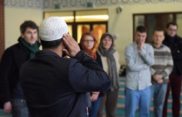 Velika Britanija: Više od 150 džamija otvorilo vrata za nemuslimane