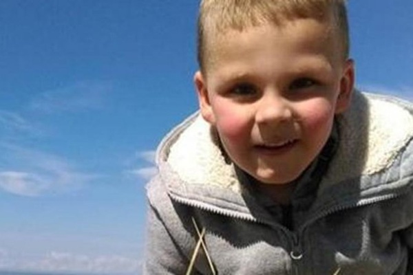 Našli ga mrtvog: Očuh kaznio petogodišnjeg dječaka jer se pomokrio…