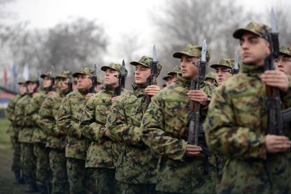UGOVORI S ĐAVLOM: Iz Vojske Srbije svakoga dana odlaze dva oficira, dva podoficira, dva vojnika i jedno civilno lice