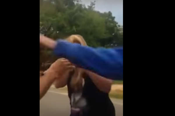 Nasilnik mu udario majku a onda se pojavio njen sin i naučio ga pameti (video)
