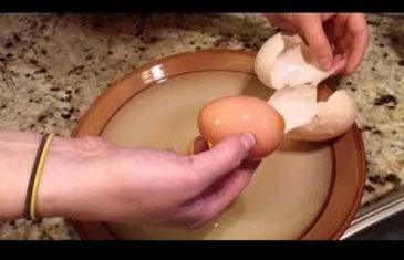 Kokoška je snela ogromno jaje. Kad ga je ova žena razbila, ostala je skamenjena onim što je bilo u njemu (VIDEO)