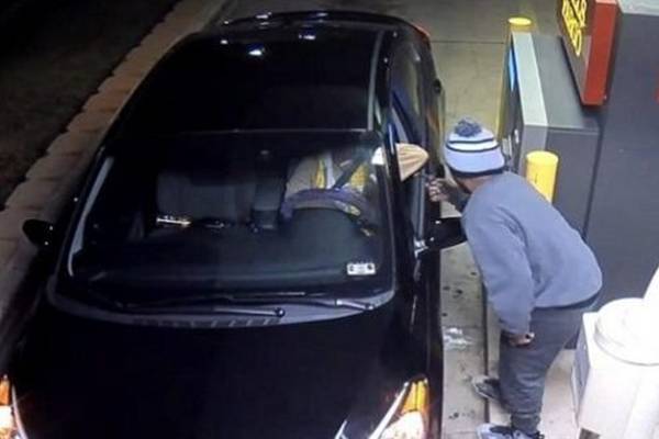 ŠOKANTNO:Kidnapovao ženu na bankomatu,par trenutaka uradio je još goru stvar…(VIDEO)