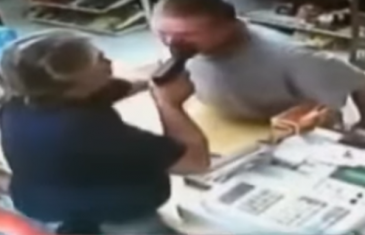 KAKVA GREŠKA: Pokušao opljačkati prodavača ali nije zanao na koga je naletio (video)