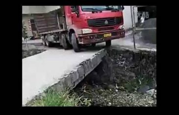 Ove kamionđije su prošli kuda neko ne bi smio pješke (VIDEO)