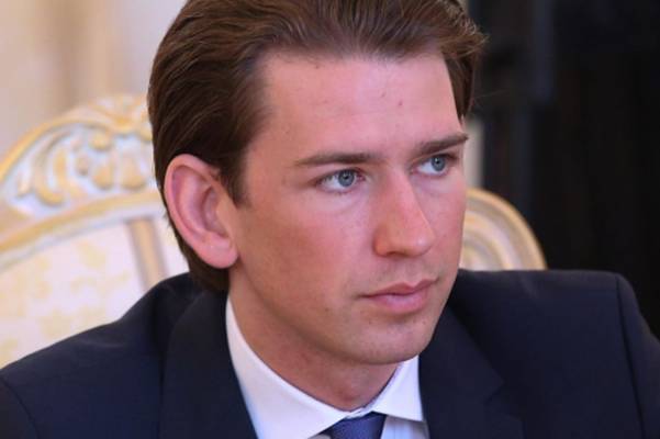 Svi se smiju kancelaru Austrije: Kurz uslikan ispred kompromitirajuće slike, a onda to pokušao sakriti